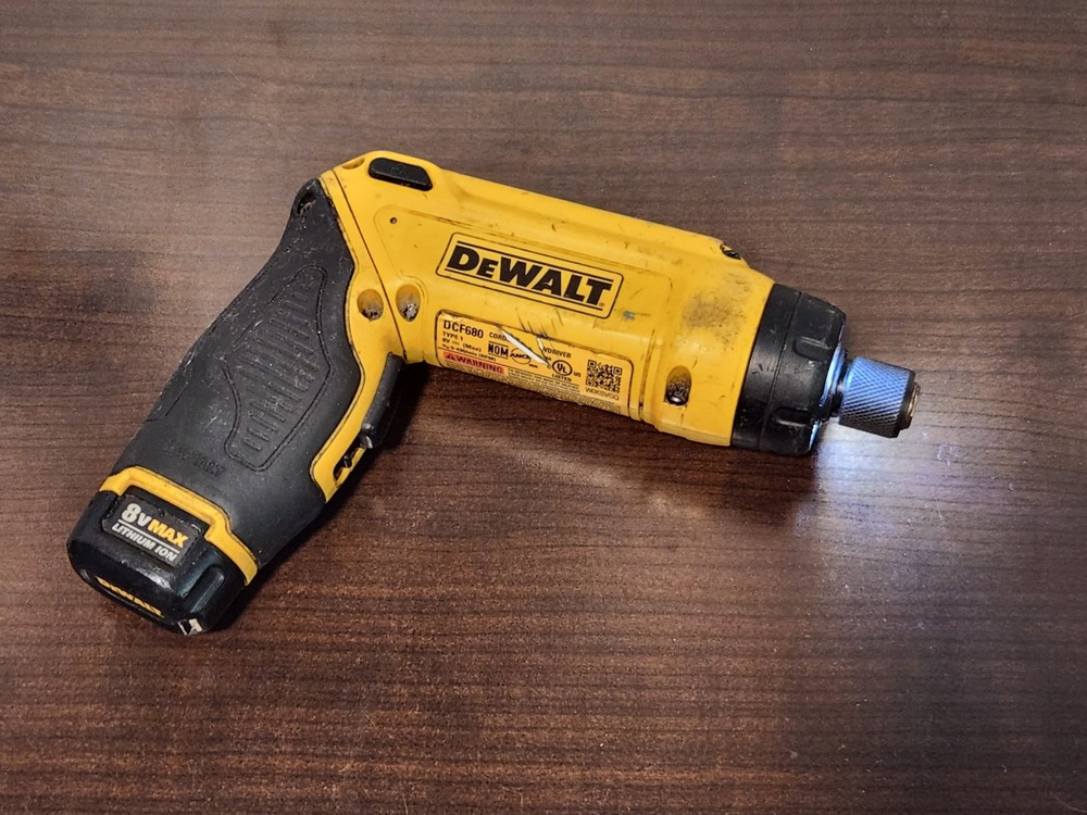 ​DEWALT DCF680 8V MAX Gyroscopic Screwdriver + Battery - READ Use Condition
