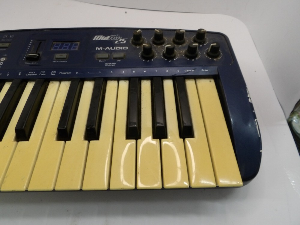 M-AUDIO MID Air 25 Controller Keyboard UNTESTED AND DIRTY
