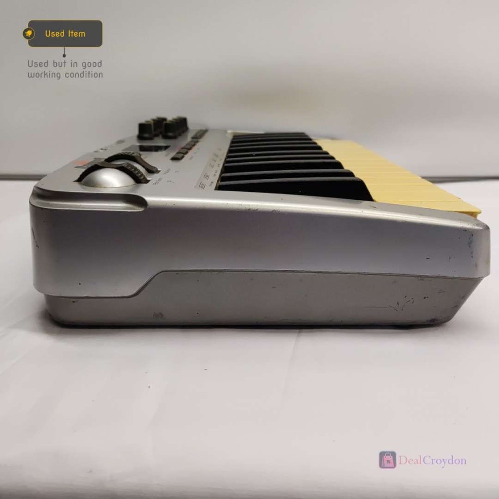 M-AUDIO OXYGEN 8 V2 PORTABLE 25 KEY CONTROLLER KEYBOARD