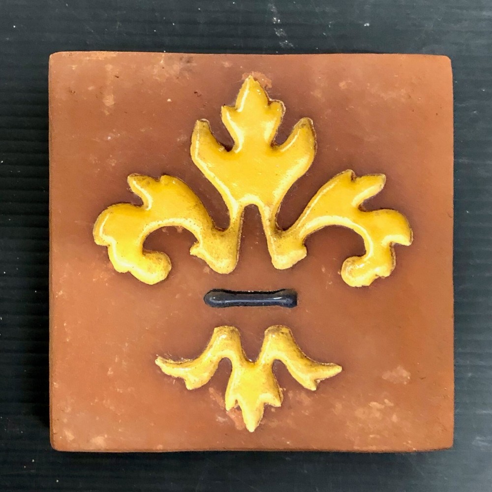 Vintage Gladding McBean Chunky Fleur de lis Tile