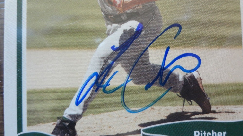 2000 FLEER TRADITION LANCE CARTER AUTOGRAPHED BASEBALL CARD