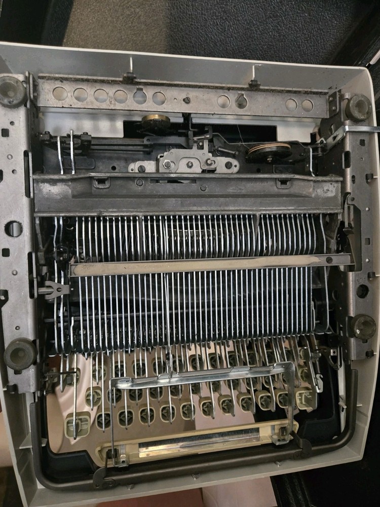 Adler J5 Typewriter With Case