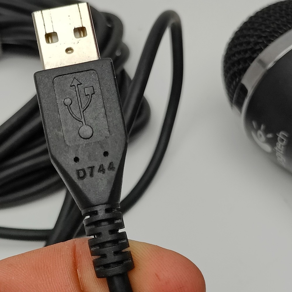 Logitech USB Microphone Wired PC Mic White USB Plug Play Computer Karaoke Mic