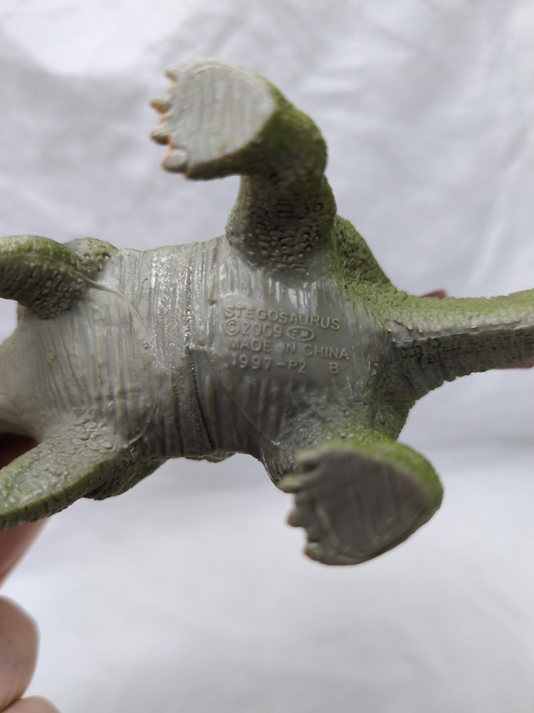 2009 Red Green Stegosaurus Dinosaur Toy 7"