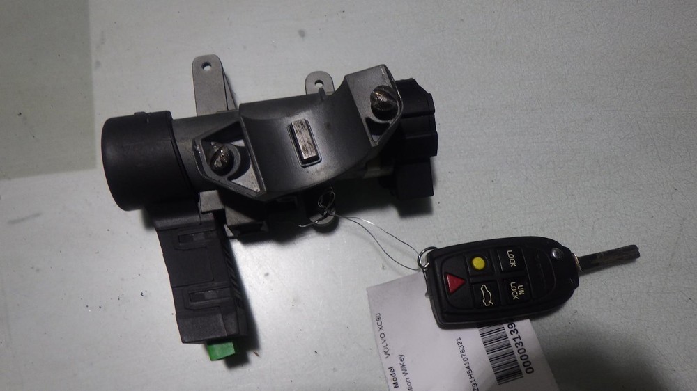 04 VOLVO XC90 Ignition W/Key