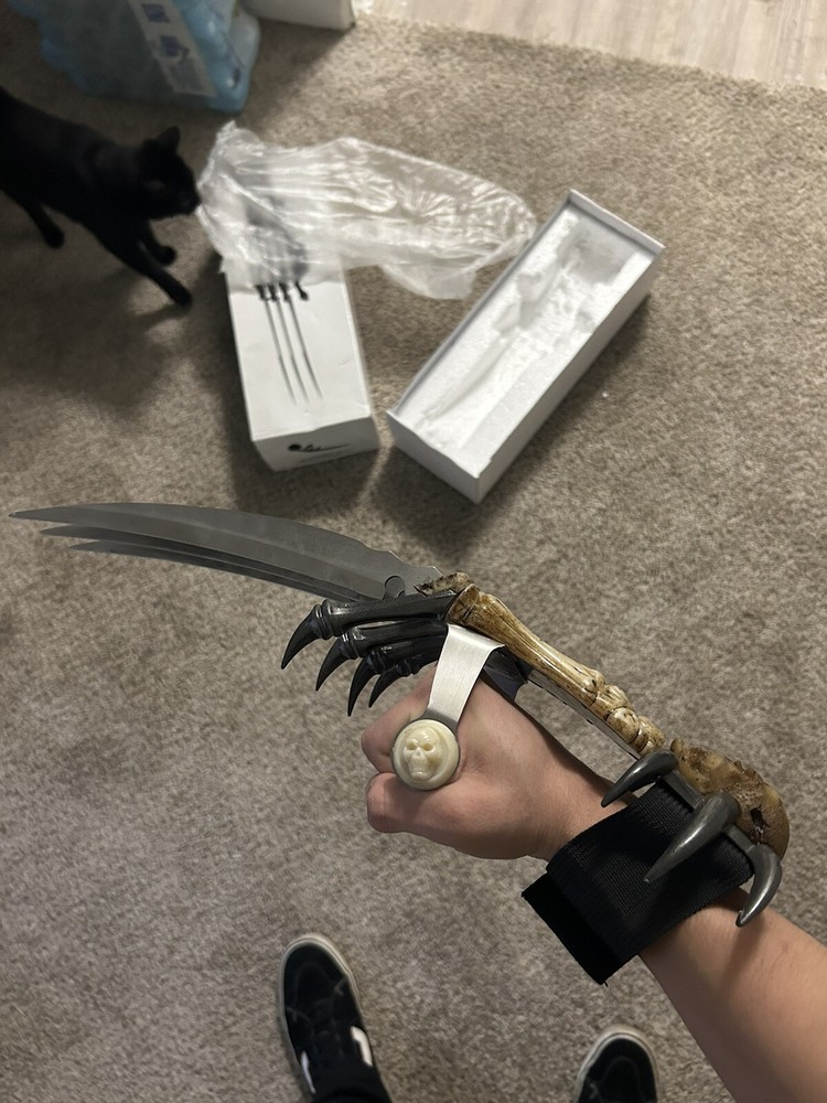 Attachable Demonic Arm Blades