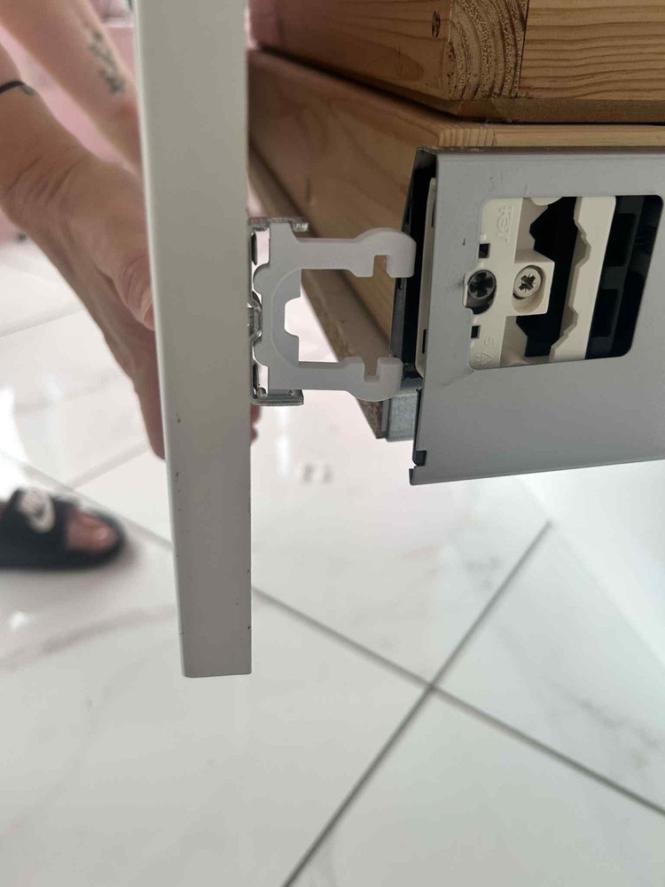 Howdens Compatible Drawer Clips (Pair)