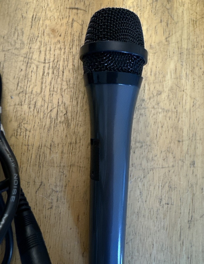 Singing Machine Wired Unidirectional Dynamic Karaoke Microphone - Black - SMM205