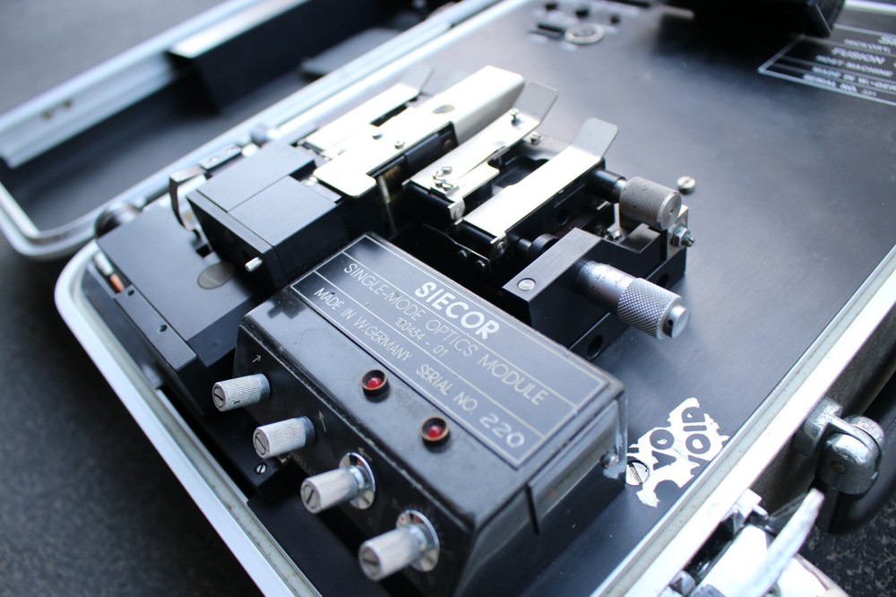 SIECOR M67-000 Fusion Splicer w/ Single-Mode Optics Module.