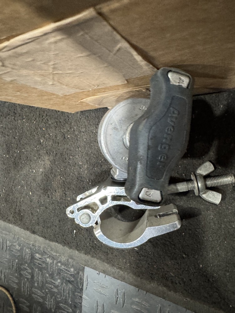 Avenger D200 Grip Head