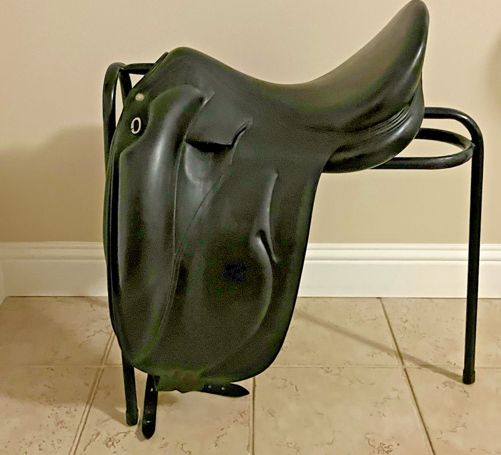 18" 2010 DEVOUCOUX MENDIA monoflap Dressage Saddle-Medium Tree