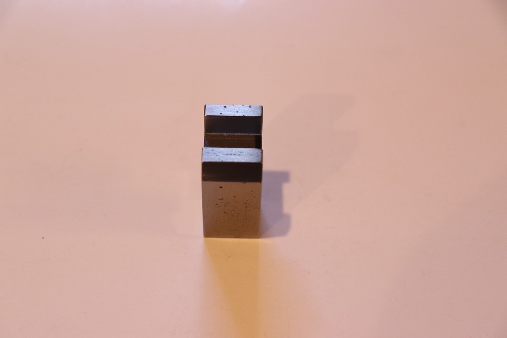 Magnetic Chair Type Edge Finder.