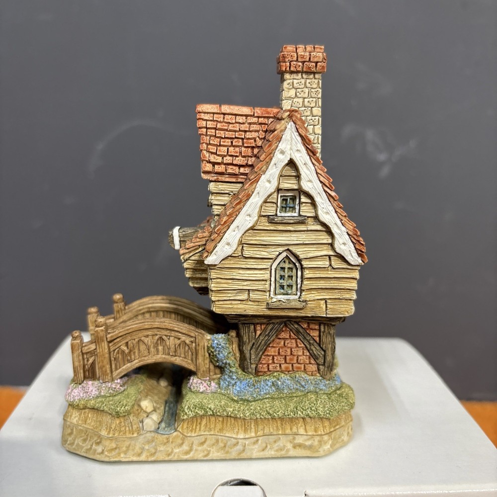 19-8-David Winter "Cedar Span" 2002 Guild Box/COA