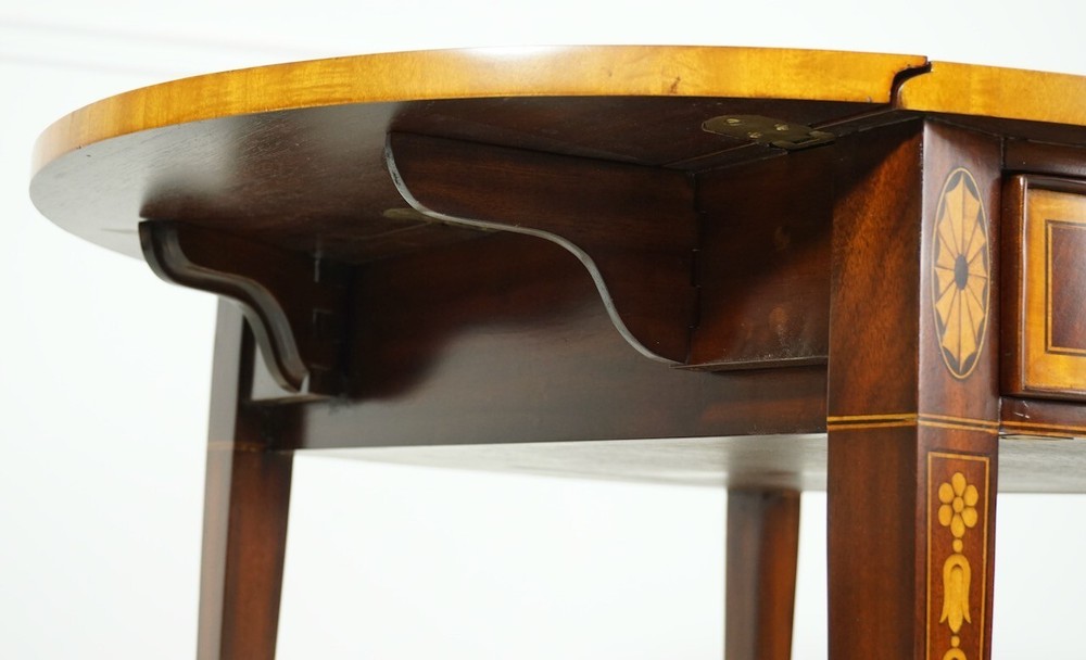Hepplewhite Mahogany drop leaf side accent Table with Inlay Hand Made