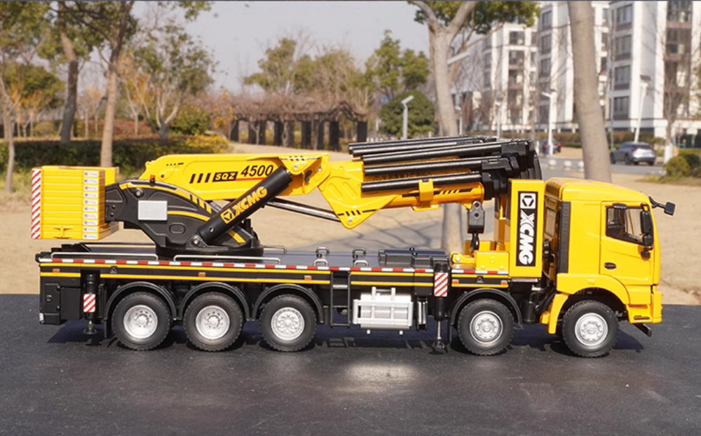 1/35 XCMG SQZ4500 Telescopic Boom Mounted Crane Construct Machine Diecast Model