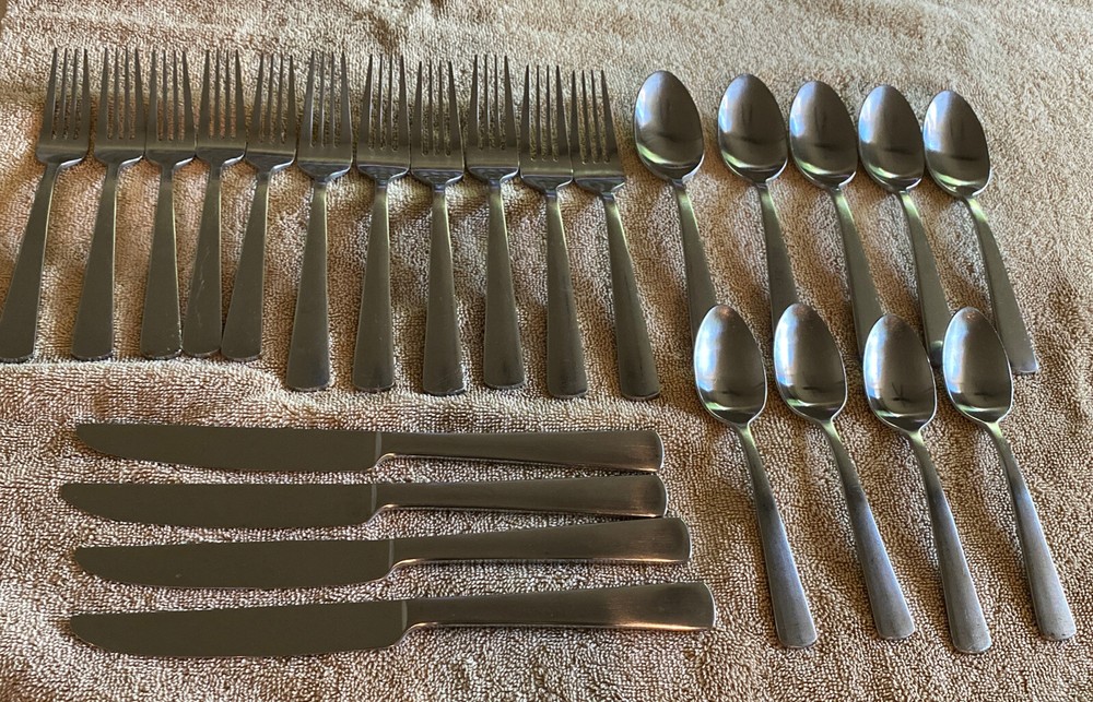 Oneida Samson? 24 Piece Everyday Flatware Set, Stainless. Assorted