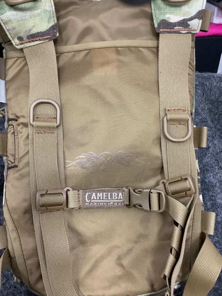 CAMELBAK HYDRATE OR DIE CAMELBAK WITH POCKET
