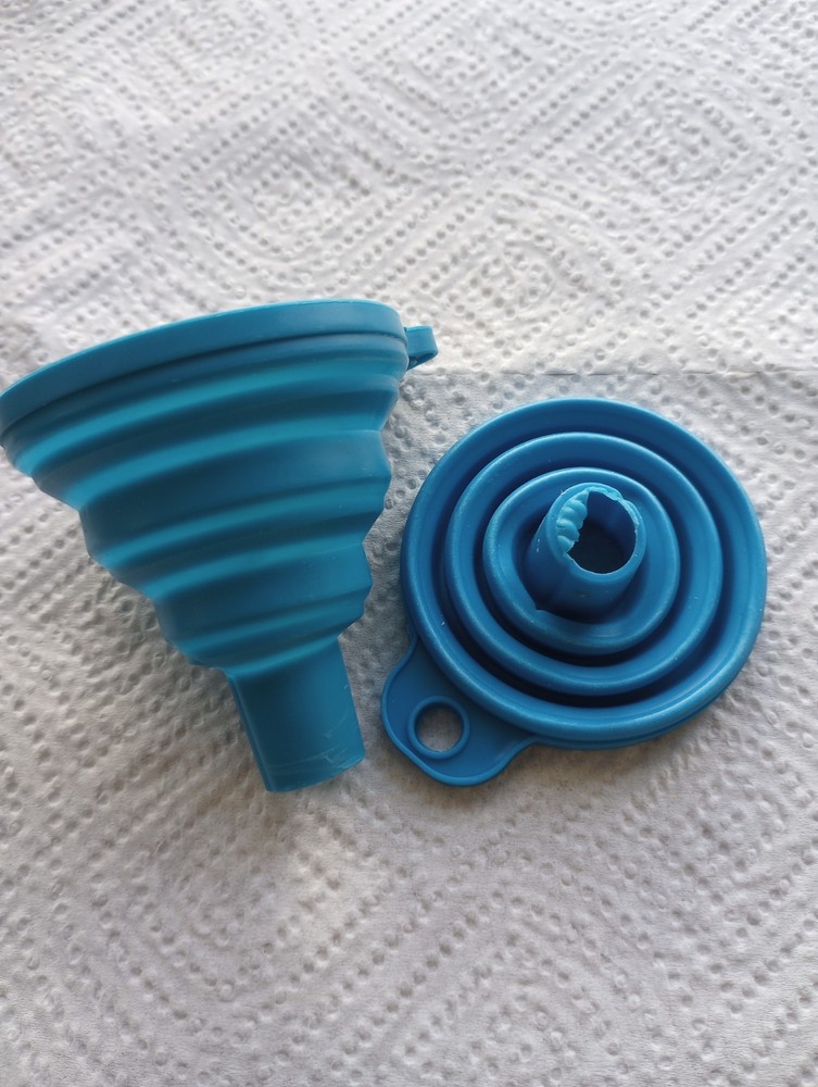 2pcs Funnels Kitchen Collapsible Set Foldable Food Graded Small Silicone Funnels