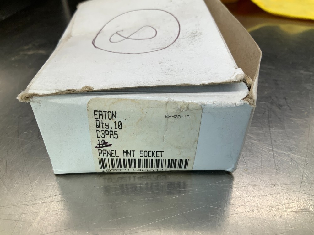 (8) Eaton D3PA5 Panel Mount Socket