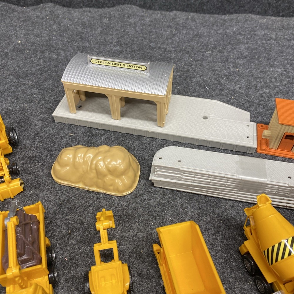 New Ray Construction Set With Train