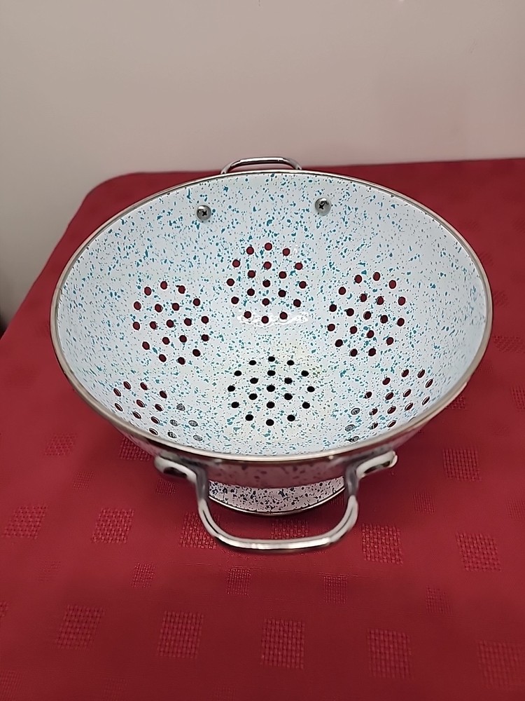 Enamel Collander Blue/White Speckled Confetti Pattern 2 Handle Springtime Vibe
