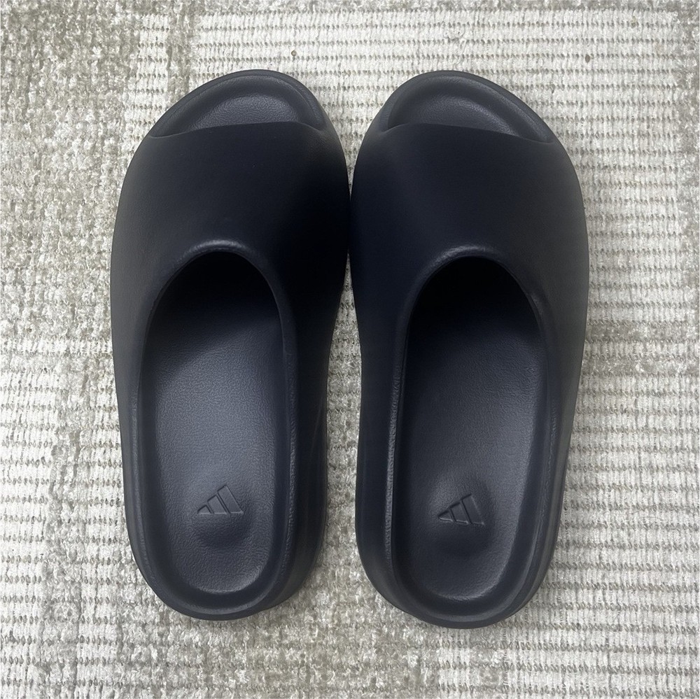 Yeezy Slide Onyx - Size 8 Us Men’s