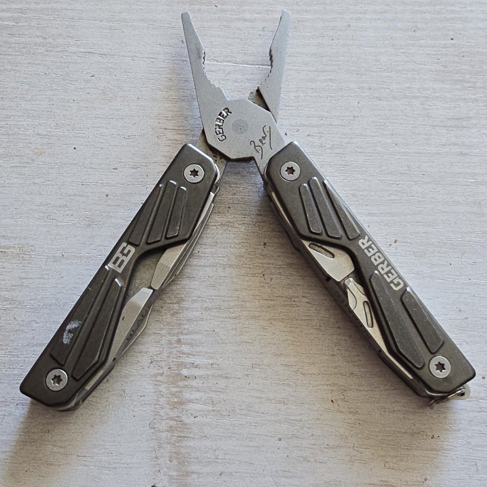 GERBER BEAR GRYLLS BG COMPACT MINI MULTI PLIERS TOOL KNIFE