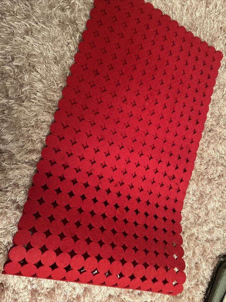 Table Runner Red VGC