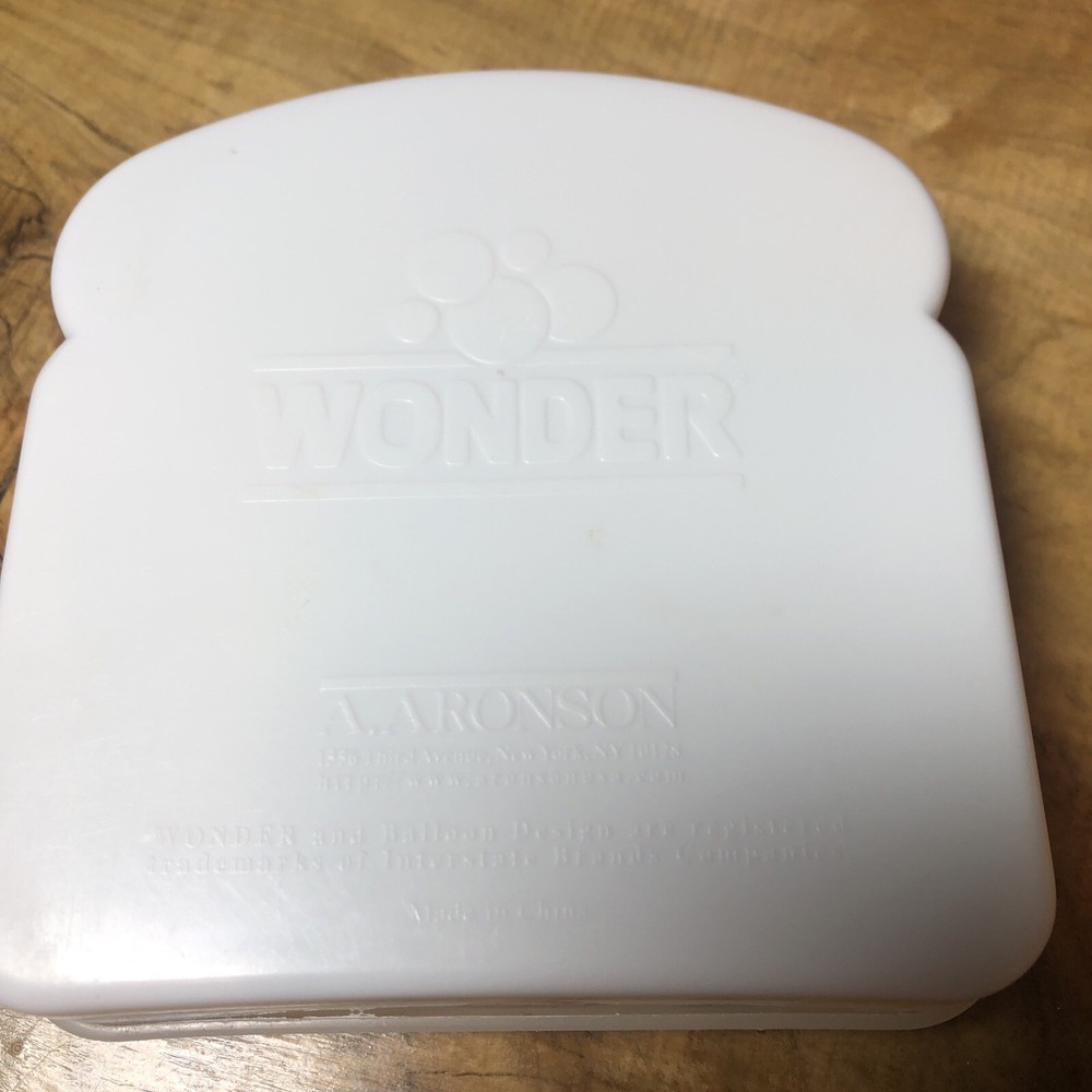 Wonder Bread Plastic white sandwich bread holder 2006 A4