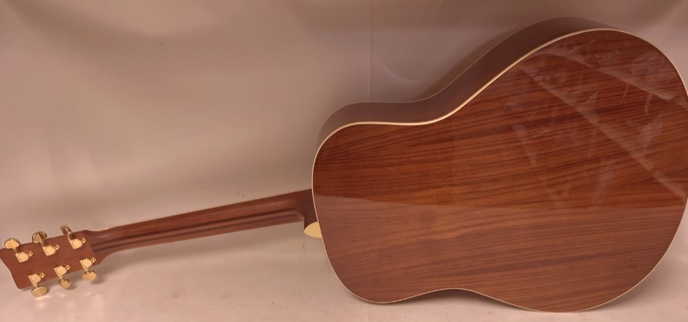 Yamaha LL6 Jumbo. Solid Engleman Spruce Top
