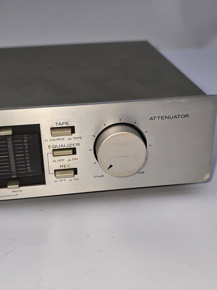 KENWOOD GRAPHIC EQUALIZER, MODEL GE-90, POWERS ON