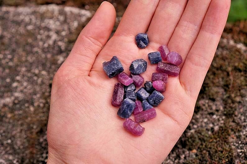 Natural Unheated Ruby Raw + Sapphire Mix Rough 10Pcs-Ruby | 10Pcs-Sapphire