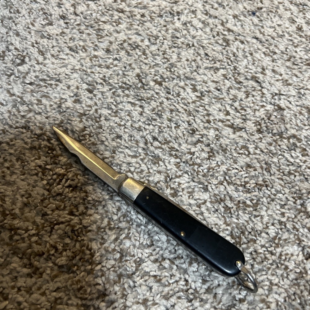 Vintage Black Pocketknife
