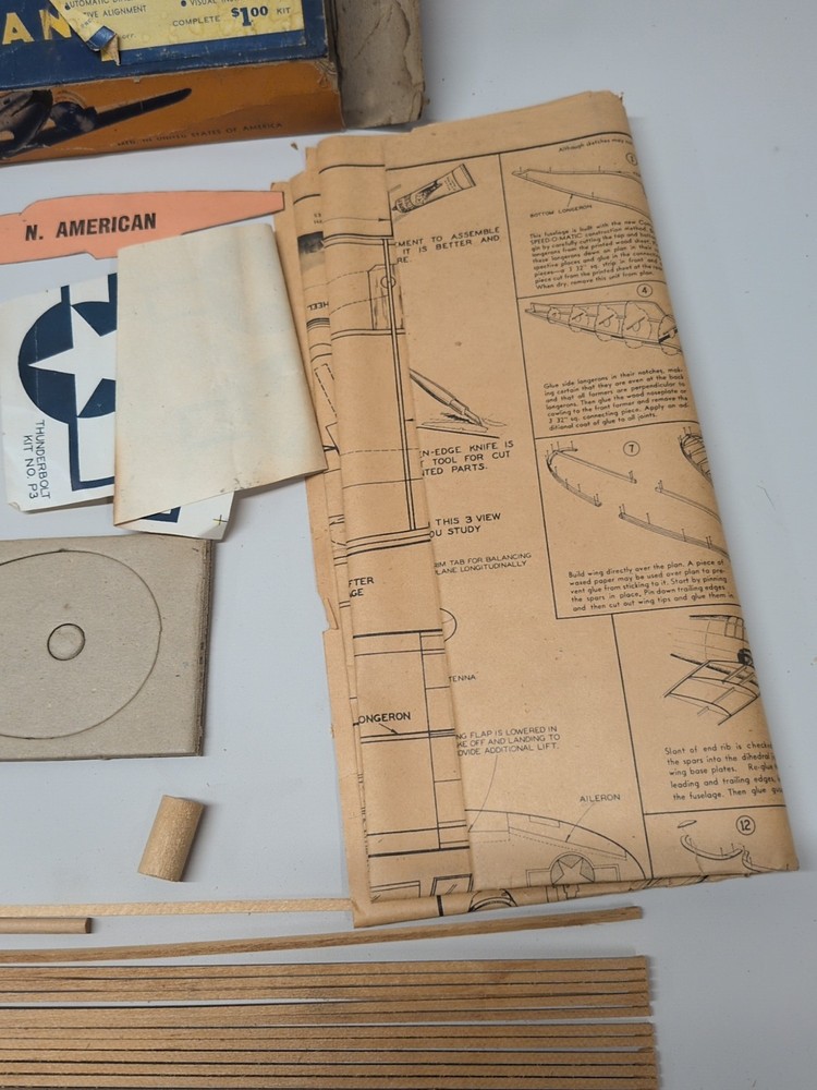 Comet Kit P3 "Thunderbolt P-47" Vintage 1940s balsa Plane