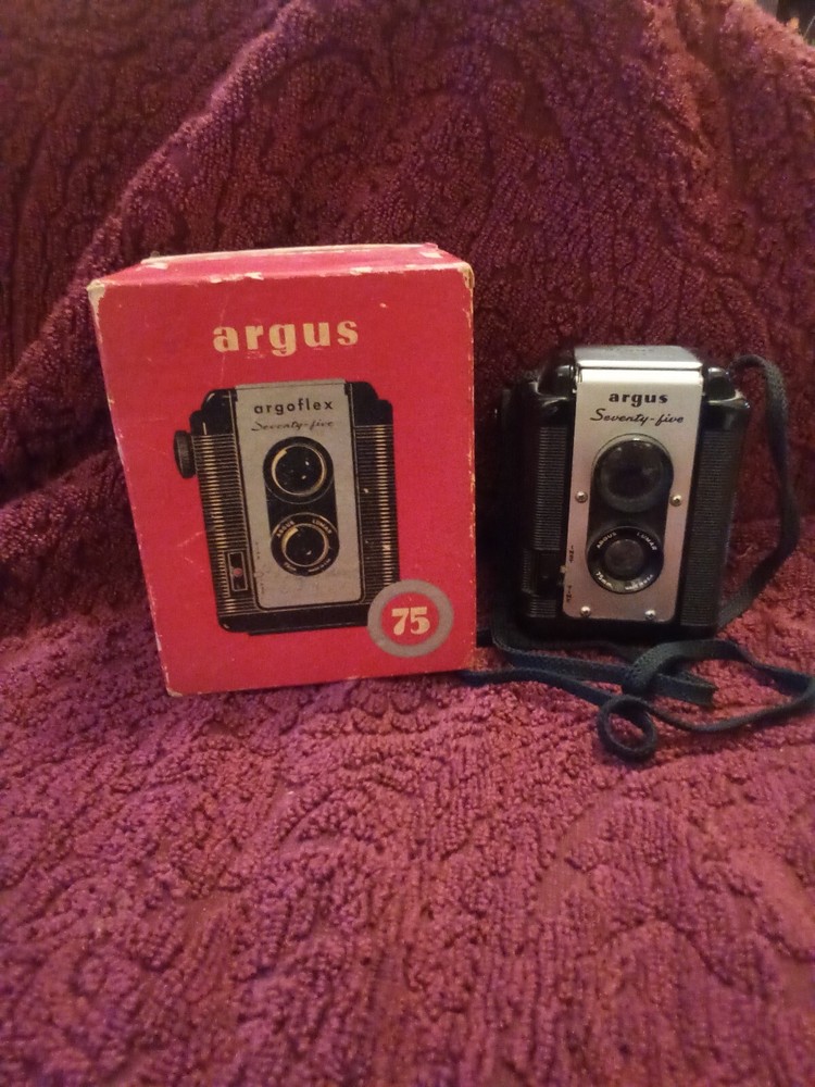Vintage Argus Argoflex 75 Camera with Strap UNTESTED