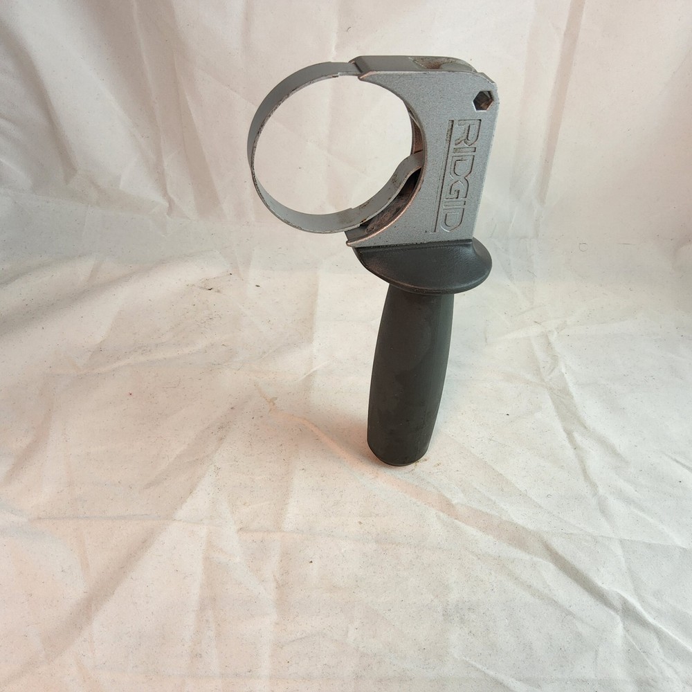 Ridgid 2.5" Pipe Wrench Pipe Holder