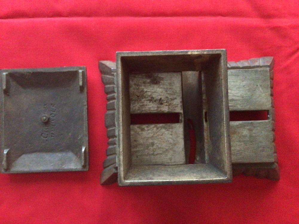 Cigarola model A Unusual lid design