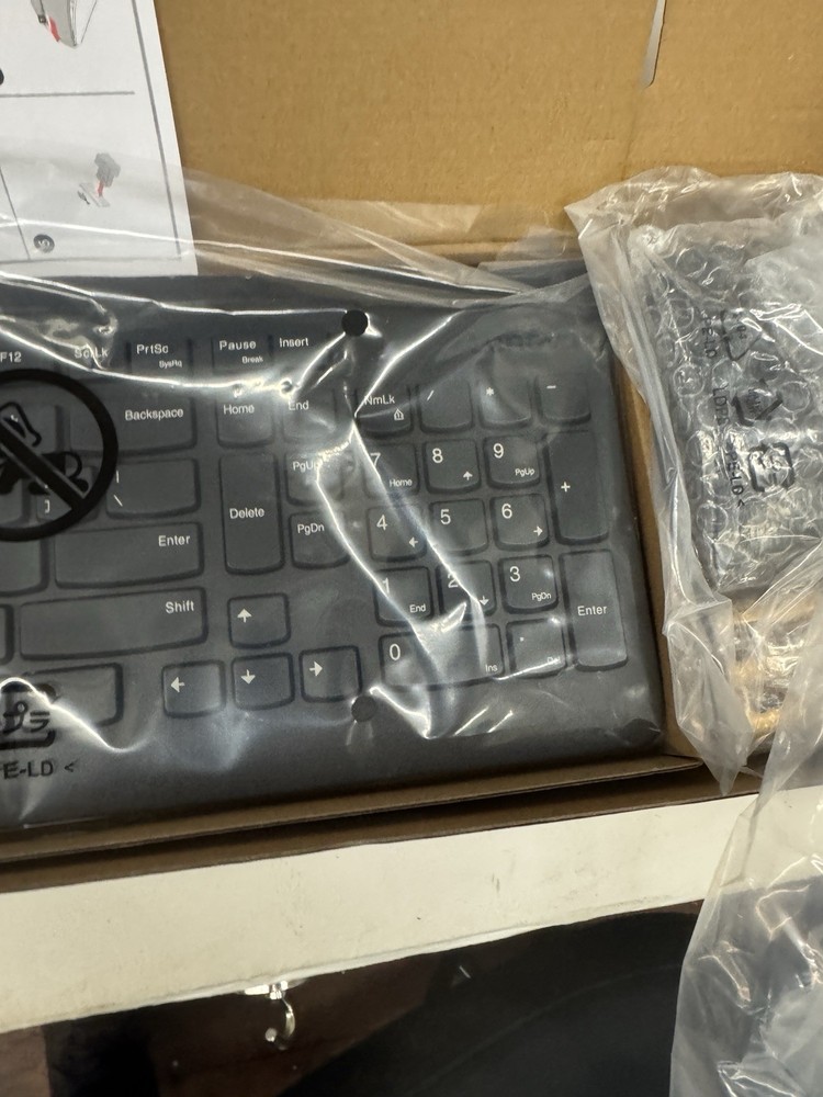 new Lenovo Wireless Keyboard and Mouse Combo for computer