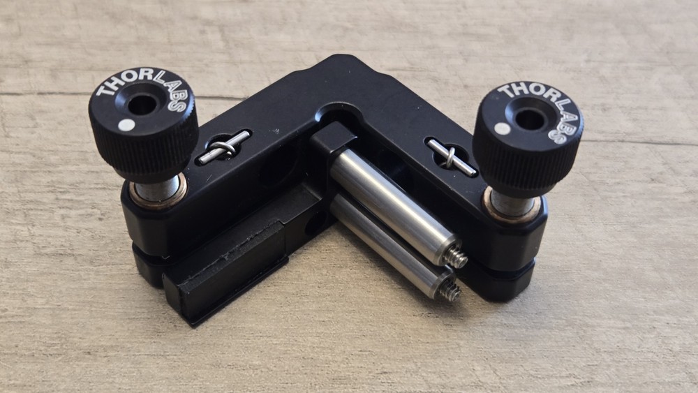 THORLABS KM100C Kinematic Rectangular Optic Mount Right Handed