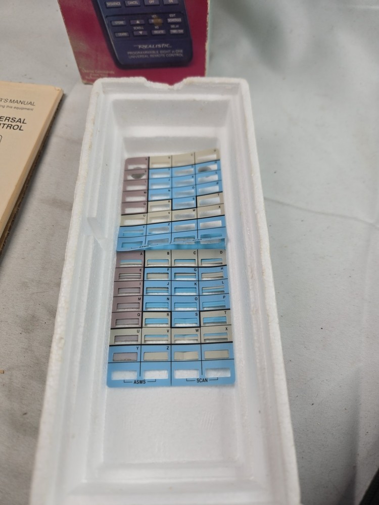 VINTAGE Realistic Programable 8-in-1 Universal Remote Control 15-1903A -Working!