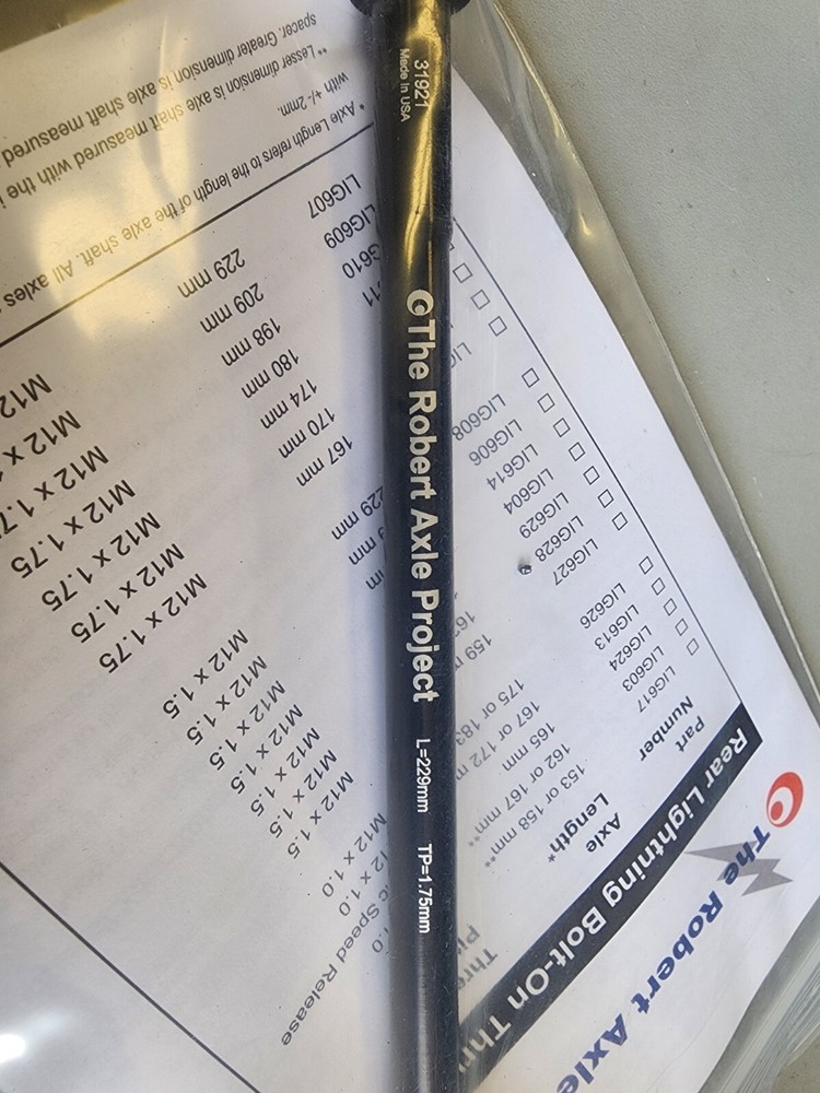 Robert Axle Project LIG607 229mm axle, 1.75 thread pitch