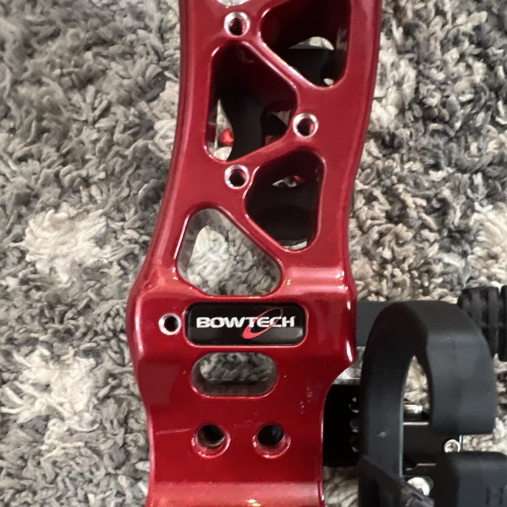 Bowtech R36 Medium Compound Bow Red Black Right Hand Target J18863