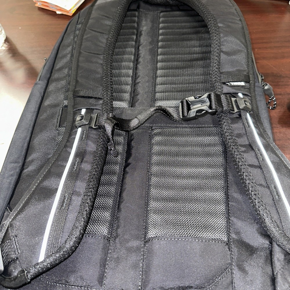 THULE 3204731 Paramount 27L Commuter Backpack New