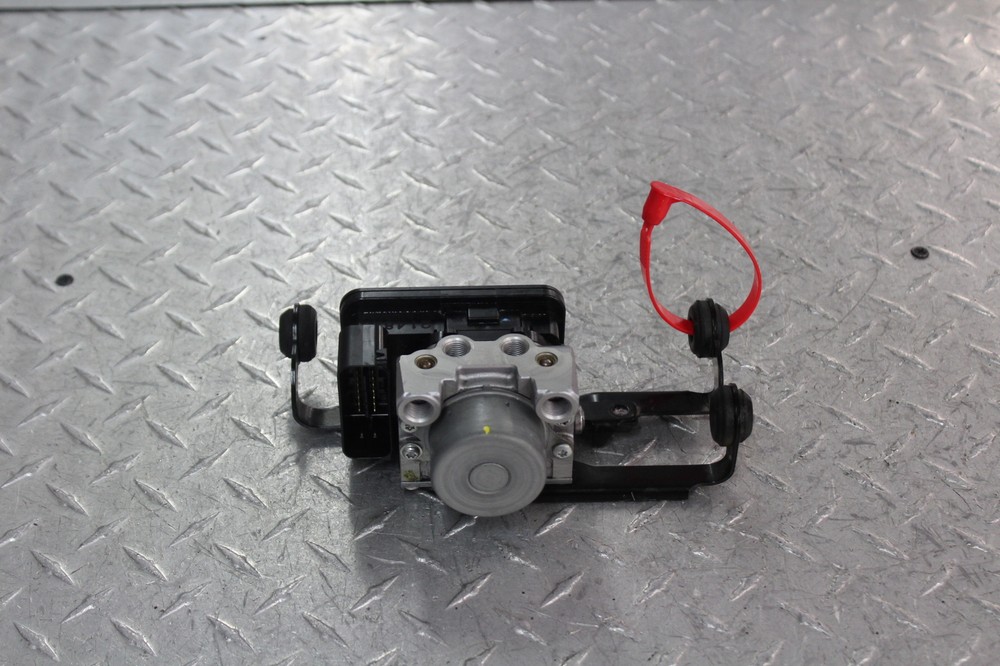 2014 TRIUMPH STREET TRIPLE R ABS ABS PUMP UNIT MODULE  T2021487