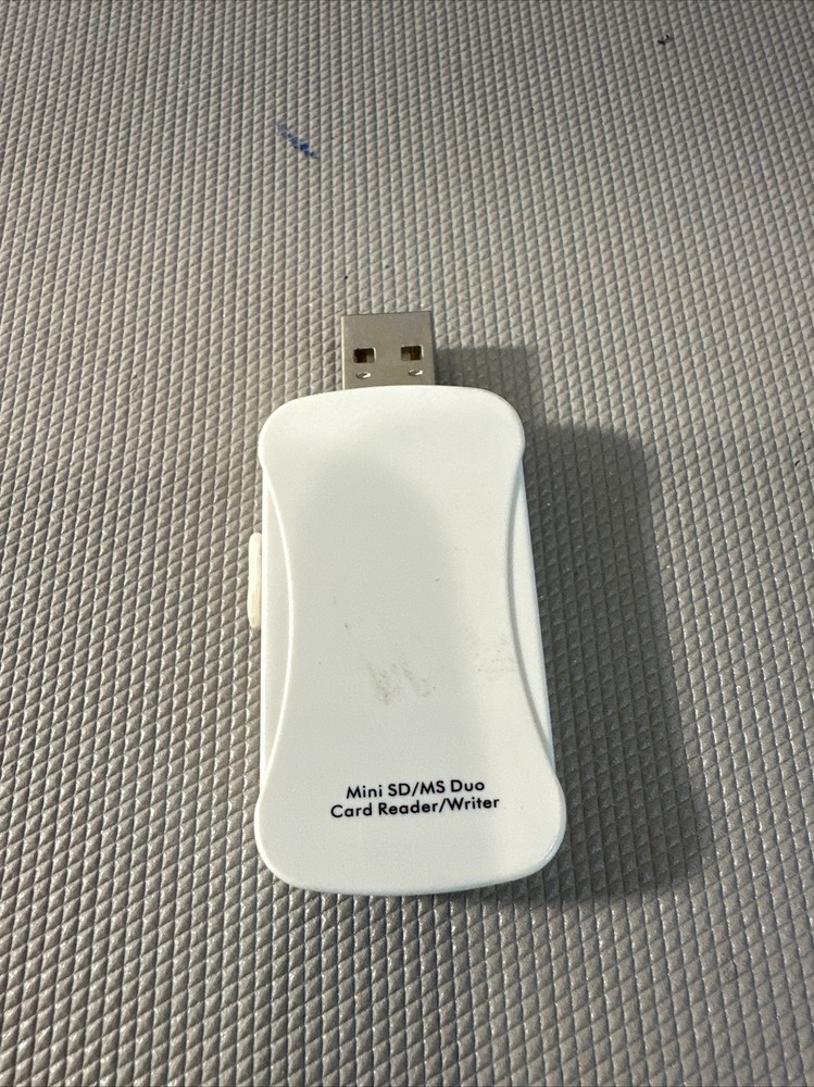 Digital Camera Card Reader FCR20