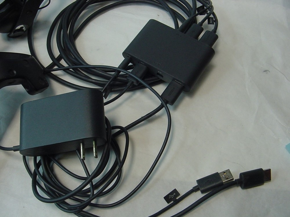 HTC VIVE VR VIRTUAL REALITY HEADSET WITH LINKBOX & CONTROLLERS