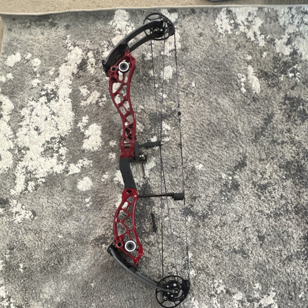 Bowtech R36 Medium Compound Bow Red Black Right Hand Target J18863