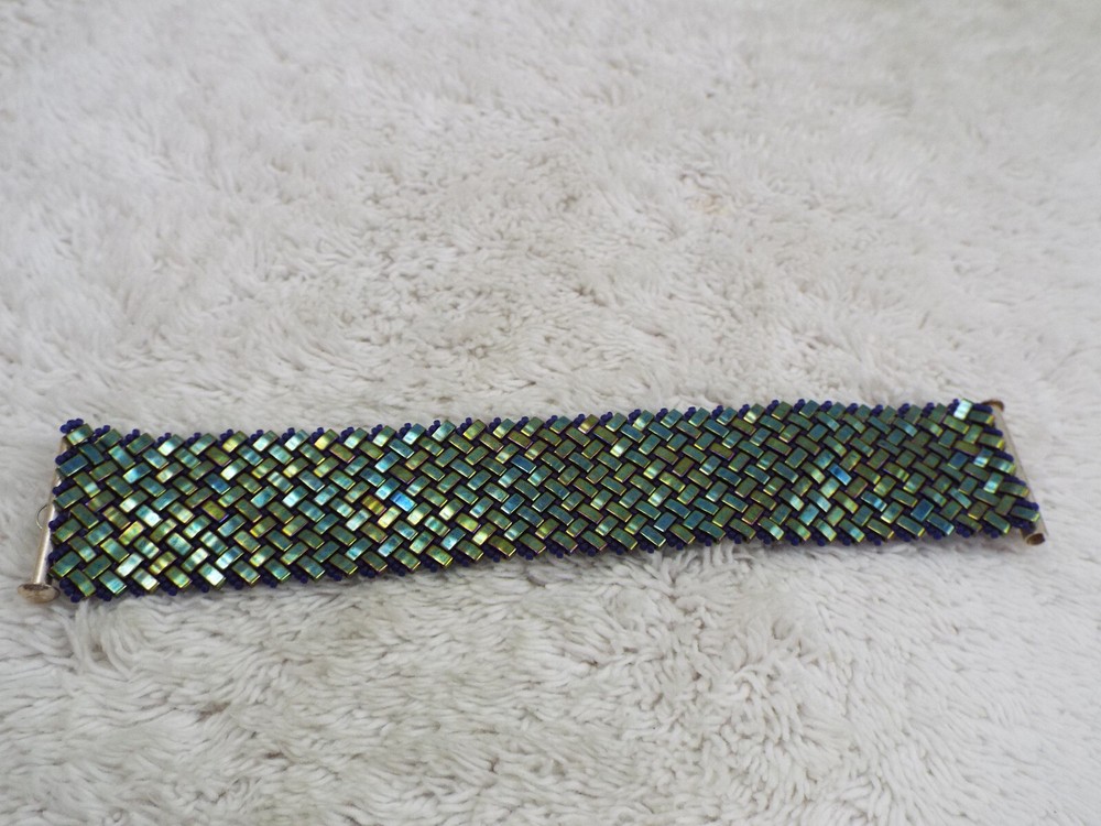 Iridescent Peacock Bead Mesh Bracelet