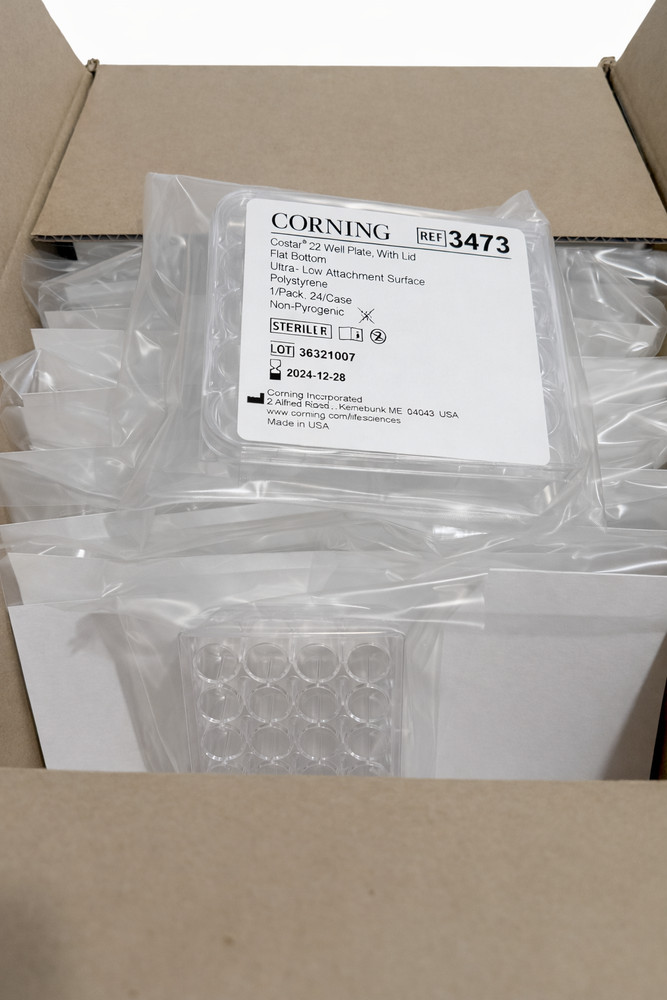Corning Costar 3473 24 Well Plate Flat Bottom Ultra Low Attachment w/ Lid -case