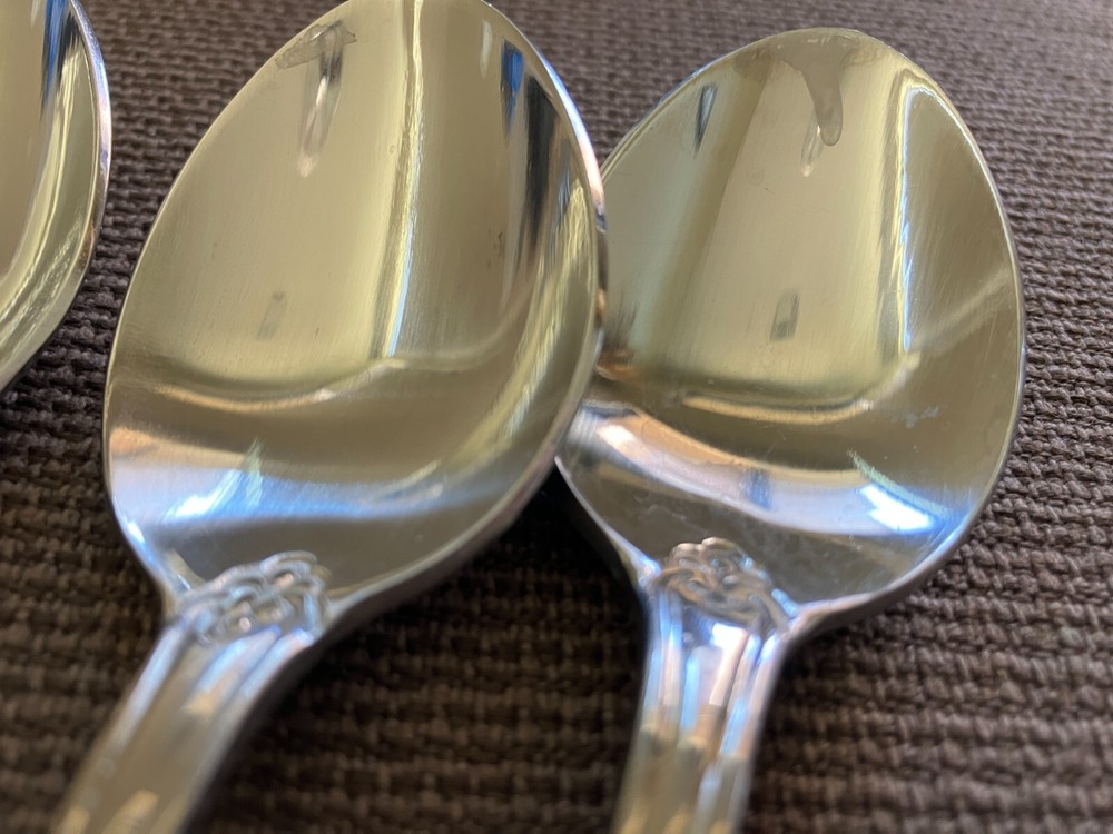 Oneida ROYAL SHELL Stainless Flatware--5 Teaspoons - VGUC